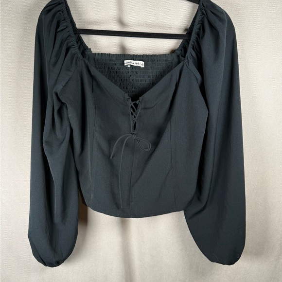 Abercrombie & Fitch Tops - Abercrombie & Fitch Cropped Blouse w/Tie Detail & Puff Sleeves - Size L in Black